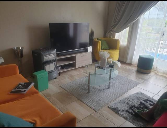 3 BEDROOM TOWNHOUSE FOR SALE IN RADIOKOP